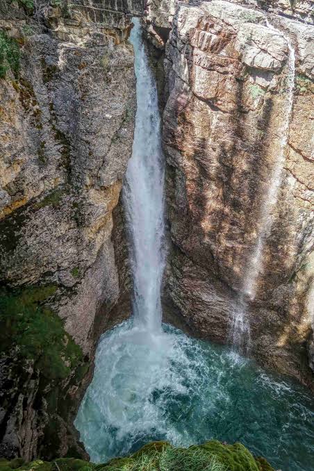 Murchison Falls — the Nile and dramatic waterfalls